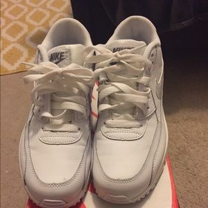 Nike Air Max size 6.5y/8w.
